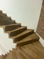  Vinylove schody s nosem Dub Prirodni